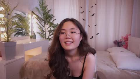 Snapshot of yasminekeats chatting on October 31, 7:09 am Nerida online show from October 31, 7:09 am