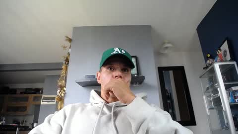 Snapshot of yatho_ chatting on December 17, 4:11 pm yahto online show from December 17, 4:11 pm