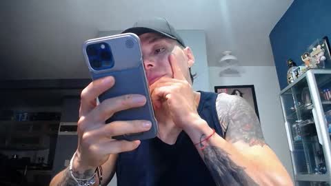 Snapshot of yatho_ chatting on February 6, 1:10 am yahto online show from February 6, 1:10 am