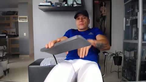 Snapshot of yatho_ chatting on February 9, 12:31 pm yahto online show from February 9, 12:31 pm