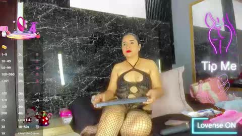 Snapshot of yaya____ chatting on January 8, 4:37 am yaya____ online show from January 8, 4:37 am