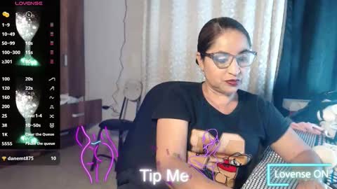 Snapshot of yaya____ chatting on February 14, 8:49 pm yaya____ online show from February 14, 8:49 pm