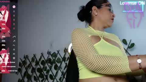 Snapshot of yaya____ chatting on March 2, 10:16 pm yaya____ online show from March 2, 10:16 pm