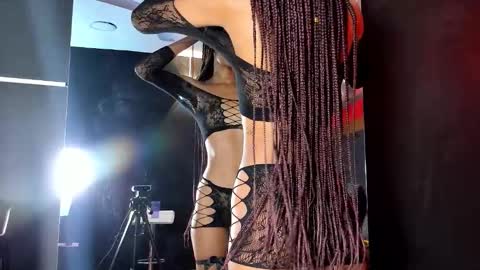 Snapshot of yayahilton chatting on January 10, 5:09 am YAYA online show from January 10, 5:09 am