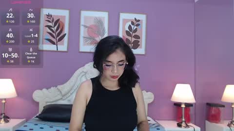 Snapshot of yayaqueen chatting on May 17, 12:34 pm Yaya online show from May 17, 12:34 pm
