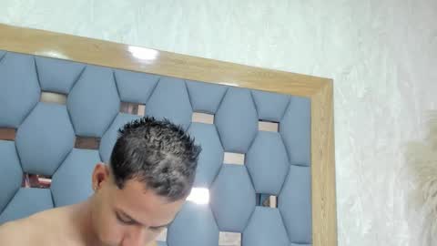 Snapshot of yayi_derek chatting on November 23, 11:43 am yayi derek online show from November 23, 11:43 am