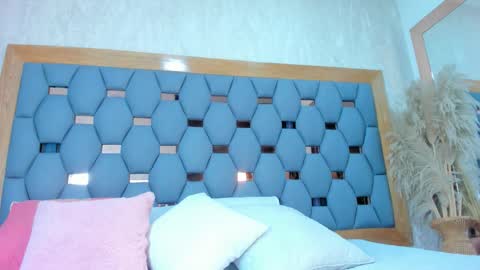 yayi derek  online show from February 25, 11:53 am