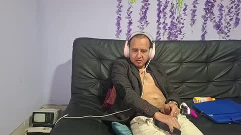 Hazzan online show from November 17, 4:13 pm