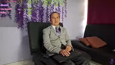 Snapshot of yazfore chatting on June 17, 2:40 pm Hazzan online show from June 17, 2:40 pm