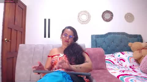 Snapshot of yazmin_mature chatting on August 6, 6:43 pm Jasmin online show from August 6, 6:43 pm