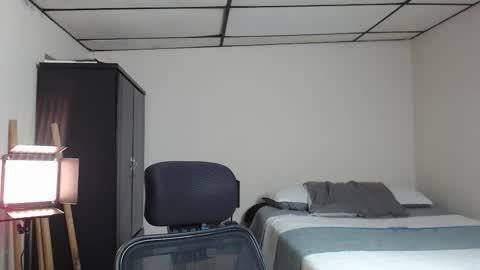 yeff online show from January 10, 11:42 pm