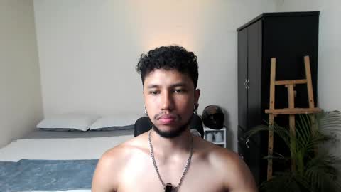 Snapshot of yeff_stone chatting on May 29, 12:08 am yeff online show from May 29, 12:08 am