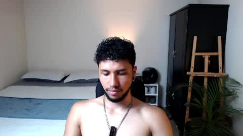 Snapshot of yeff_stone chatting on June 1, 11:06 pm yeff online show from June 1, 11:06 pm
