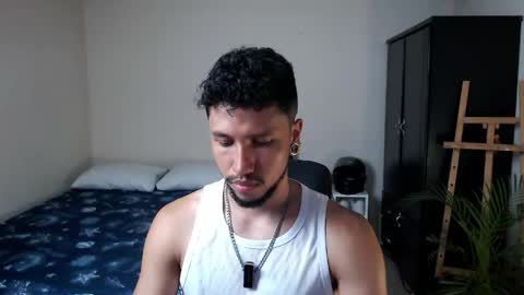 Snapshot of yeff_stone chatting on June 10, 12:33 am yeff online show from June 10, 12:33 am