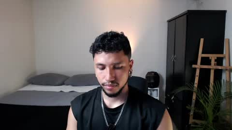 Snapshot of yeff_stone chatting on June 12, 11:57 pm yeff online show from June 12, 11:57 pm