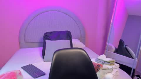 Snapshot of yeika_foxy chatting on June 26, 11:47 am yeika_foxy online show from June 26, 11:47 am