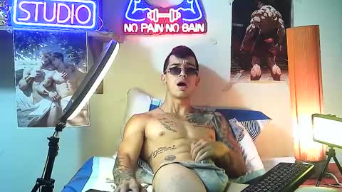 Snapshot of yeisoncastellanos1999 chatting on October 4, 1:36 am yeisoncastellanos1999 online show from October 4, 1:36 am