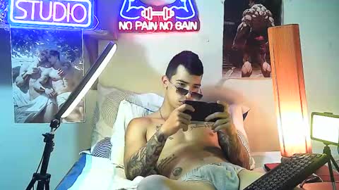 Snapshot of yeisoncastellanos1999 chatting on October 5, 1:26 am yeisoncastellanos1999 online show from October 5, 1:26 am