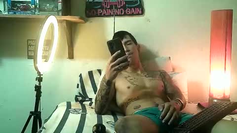 yeisoncastellanos1999 online show from April 17, 9:40 pm