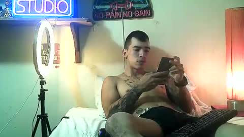 Snapshot of yeisoncastellanos1999 chatting on May 10, 7:19 pm yeisoncastellanos1999 online show from May 10, 7:19 pm