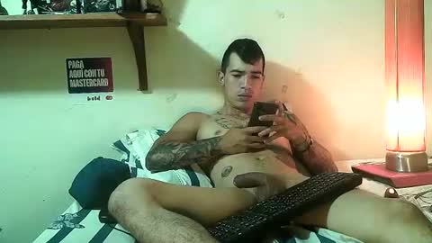 Snapshot of yeisoncastellanos1999 chatting on June 19, 9:40 pm yeisoncastellanos1999 online show from June 19, 9:40 pm