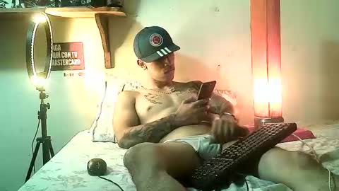 Snapshot of yeisoncastellanos1999 chatting on June 22, 3:20 pm yeisoncastellanos1999 online show from June 22, 3:20 pm