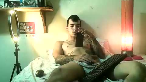 Snapshot of yeisoncastellanos1999 chatting on June 23, 5:33 pm yeisoncastellanos1999 online show from June 23, 5:33 pm