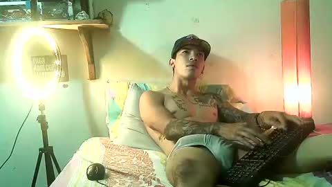 Snapshot of yeisoncastellanos1999 chatting on July 8, 3:05 pm yeisoncastellanos1999 online show from July 8, 3:05 pm