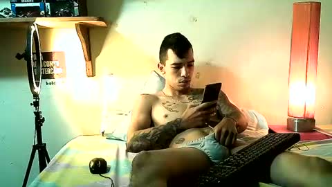 Snapshot of yeisoncastellanos1999 chatting on August 5, 3:37 pm yeisoncastellanos1999 online show from August 5, 3:37 pm