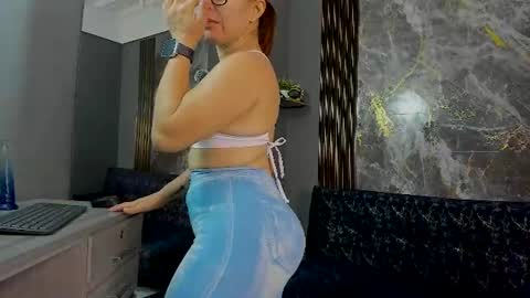Snapshot of yelena03 chatting on August 6, 7:27 pm yelena03 online show from August 6, 7:27 pm