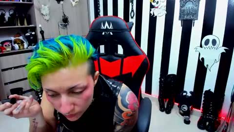 Snapshot of yelena_bondaje chatting on December 7, 8:49 pm Yelena online show from December 7, 8:49 pm