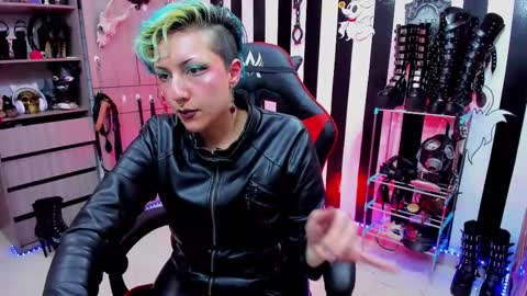 Snapshot of yelena_bondaje chatting on February 19, 9:36 pm Yelena online show from February 19, 9:36 pm