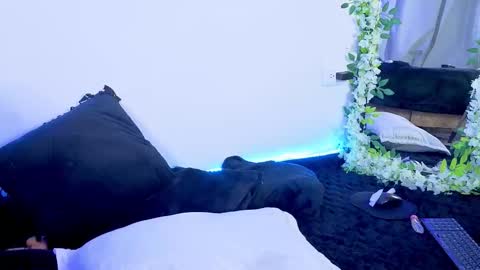 Yeli Amber online show from February 3, 2:53 am