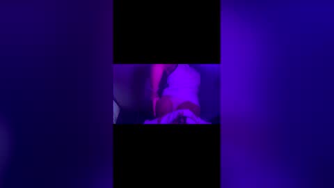 Snapshot of yelladaniella chatting on January 14, 6:52 am Ella Ts online show from January 14, 6:52 am