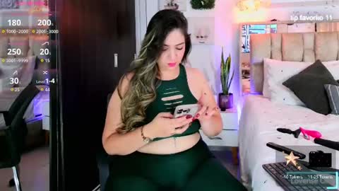 yellow_lily online show from August 1, 8:52 pm