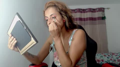 Snapshot of yemaya_28 chatting on February 9, 3:32 am Yemaya 28 online show from February 9, 3:32 am