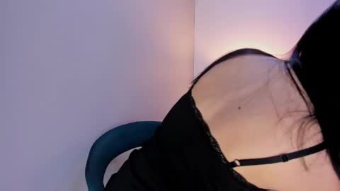 Snapshot of yen_lo chatting on October 25, 12:45 pm Yen online show from October 25, 12:45 pm