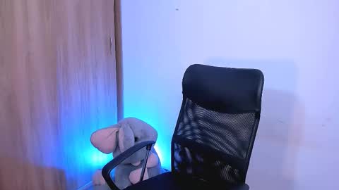 Snapshot of yeniffer_valens chatting on December 13, 8:14 pm Yenifer Barahona Acuario online show from December 13, 8:14 pm