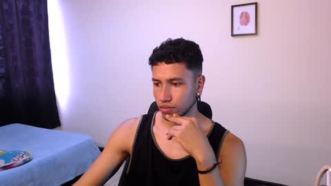 Snapshot of yerfon_s1 chatting on December 11, 5:59 pm Yeff ind. model online show from December 11, 5:59 pm