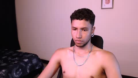 Snapshot of yerfon_s1 chatting on December 13, 11:17 pm Yeff ind. model online show from December 13, 11:17 pm