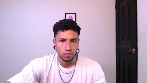 Snapshot of yerfon_s1 chatting on December 17, 4:34 am Yeff ind. model online show from December 17, 4:34 am