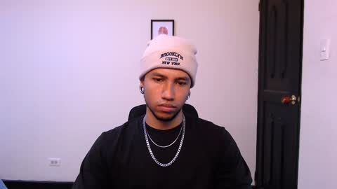 Yeff ind. model  online show from December 18, 5:21 pm