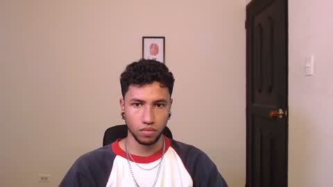 Snapshot of yerfon_s1 chatting on December 23, 8:36 pm Yeff ind. model online show from December 23, 8:36 pm