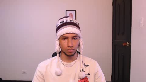 Snapshot of yerfon_s1 chatting on December 25, 12:16 am Yeff ind. model online show from December 25, 12:16 am