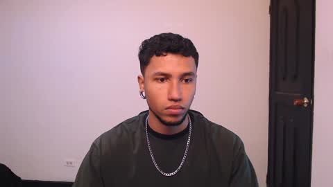 Snapshot of yerfon_s1 chatting on December 30, 10:34 pm Yeff ind. model online show from December 30, 10:34 pm