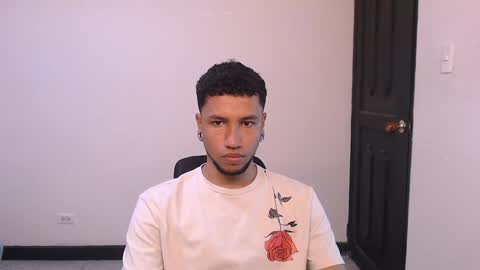 Snapshot of yerfon_s1 chatting on January 3, 7:18 pm Yeff ind. model online show from January 3, 7:18 pm