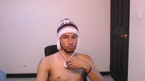 Snapshot of yerfon_s1 chatting on January 4, 3:50 am Yeff ind. model online show from January 4, 3:50 am