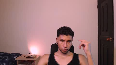 Snapshot of yerfon_s1 chatting on January 14, 3:43 am Yeff ind. model online show from January 14, 3:43 am