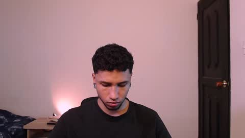 Snapshot of yerfon_s1 chatting on January 14, 6:17 pm Yeff ind. model online show from January 14, 6:17 pm