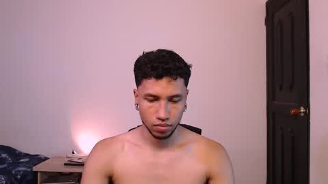 Snapshot of yerfon_s1 chatting on January 14, 9:20 pm Yeff ind. model online show from January 14, 9:20 pm